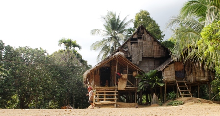 Rumah Adat Suku Talang Mamak Kabupaten Indragiri Hulu (Inhu), Riau