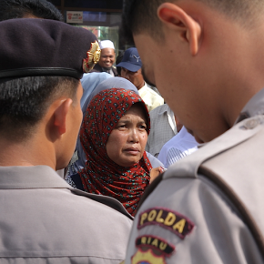 Warga desa trantang mendatangi POLDA Riau